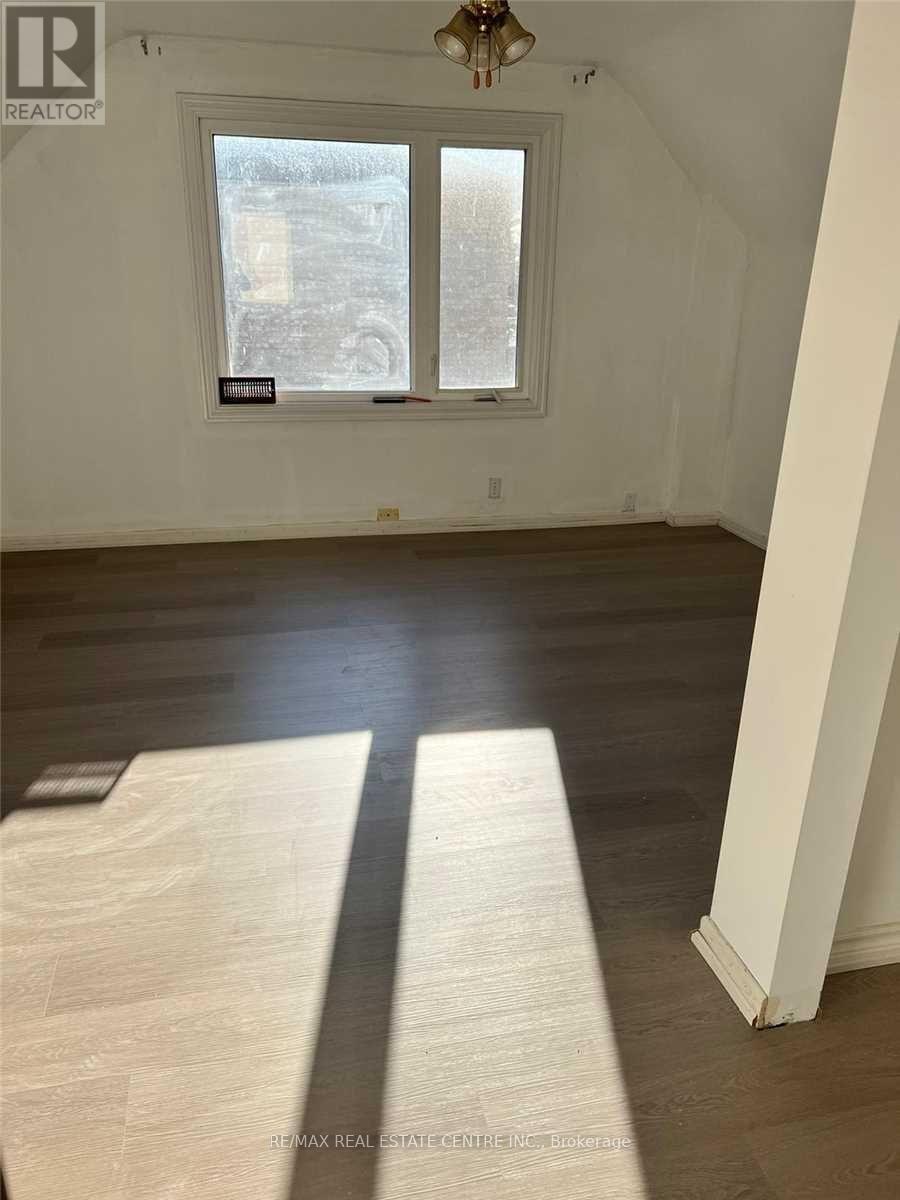 1485 Applewood Road, Mississauga, Ontario  L5E 2M2 - Photo 10 - W12739416