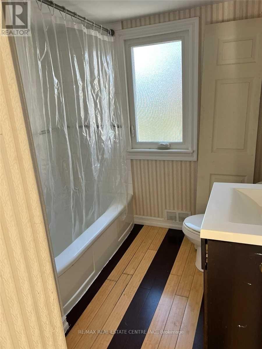 1485 Applewood Road, Mississauga, Ontario  L5E 2M2 - Photo 12 - W12739416