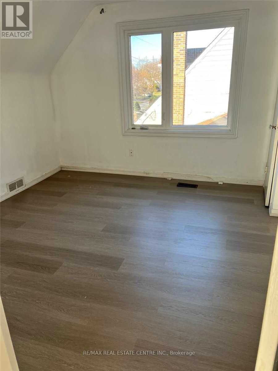 1485 Applewood Road, Mississauga, Ontario  L5E 2M2 - Photo 13 - W12739416