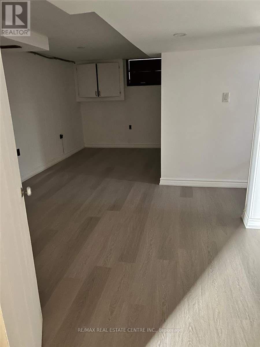 1485 Applewood Road, Mississauga, Ontario  L5E 2M2 - Photo 14 - W12739416