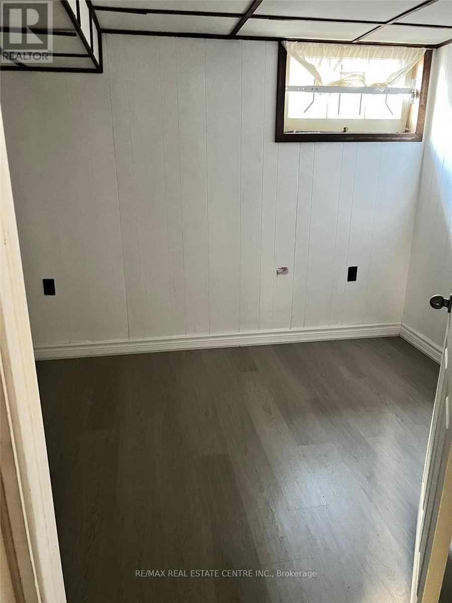 1485 Applewood Road, Mississauga, Ontario  L5E 2M2 - Photo 15 - W12739416