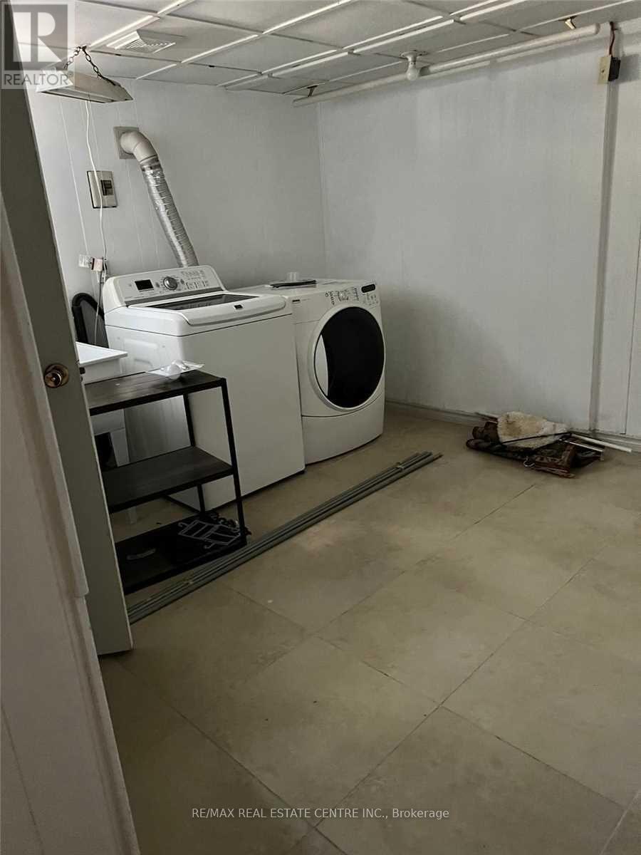 1485 Applewood Road, Mississauga, Ontario  L5E 2M2 - Photo 16 - W12739416