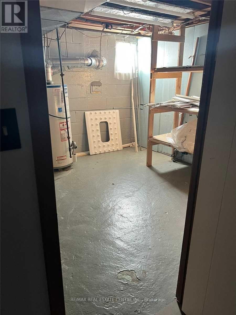 1485 Applewood Road, Mississauga, Ontario  L5E 2M2 - Photo 17 - W12739416