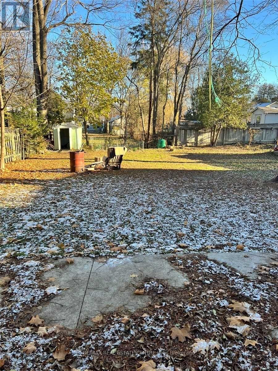 1485 Applewood Road, Mississauga, Ontario  L5E 2M2 - Photo 19 - W12739416