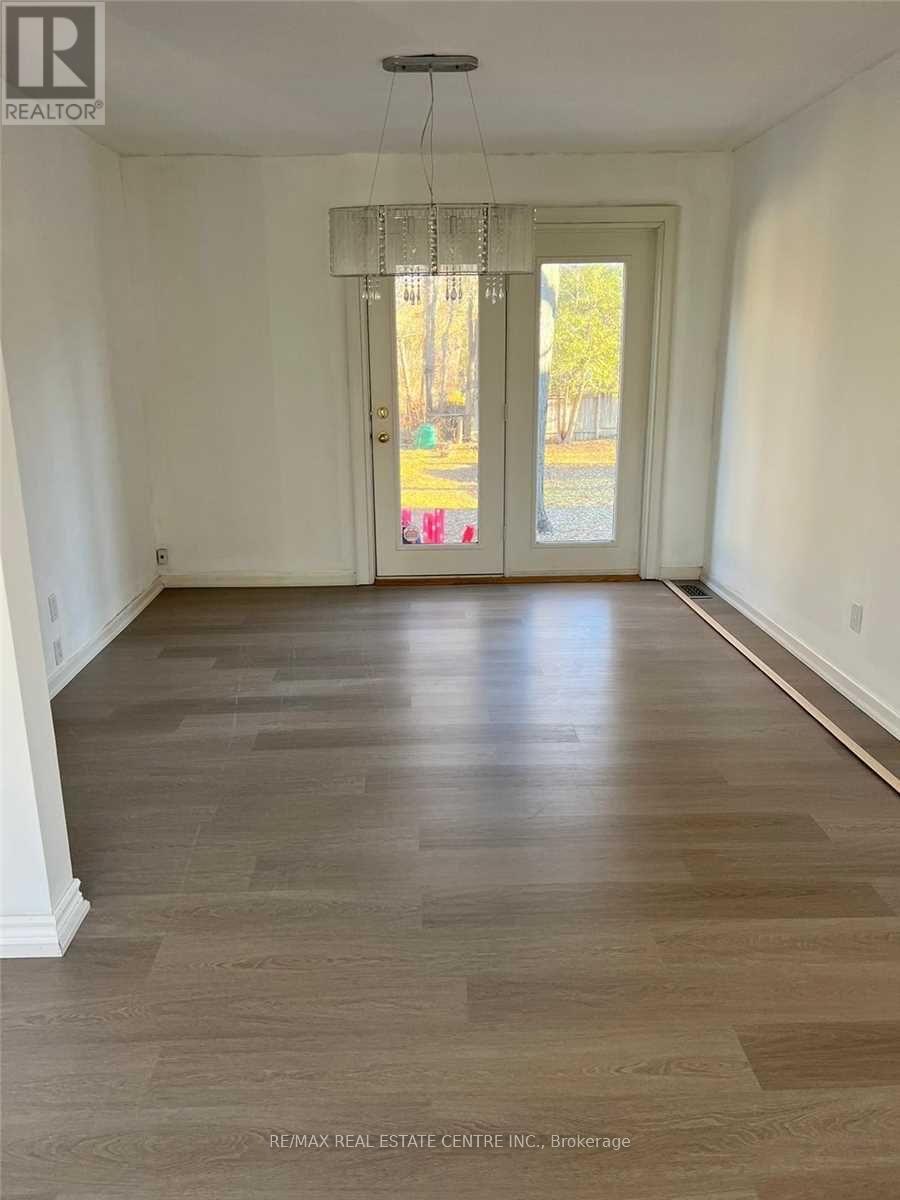 1485 Applewood Road, Mississauga, Ontario  L5E 2M2 - Photo 4 - W12739416