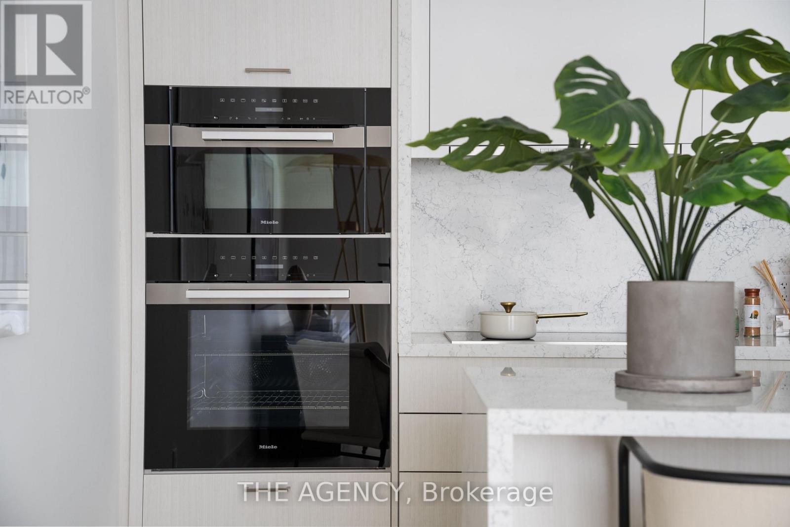 Th121 - 259 The Kingsway, Toronto, Ontario  M9A 3T6 - Photo 5 - W12739450