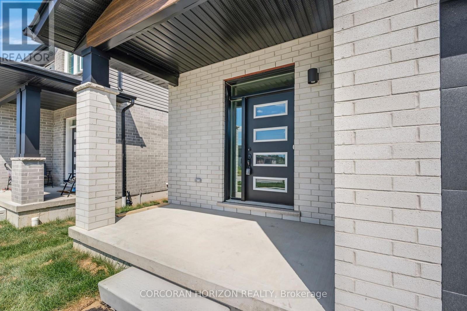 52 Moon Crescent, Cambridge, Ontario  N1S 5A7 - Photo 3 - X12739388