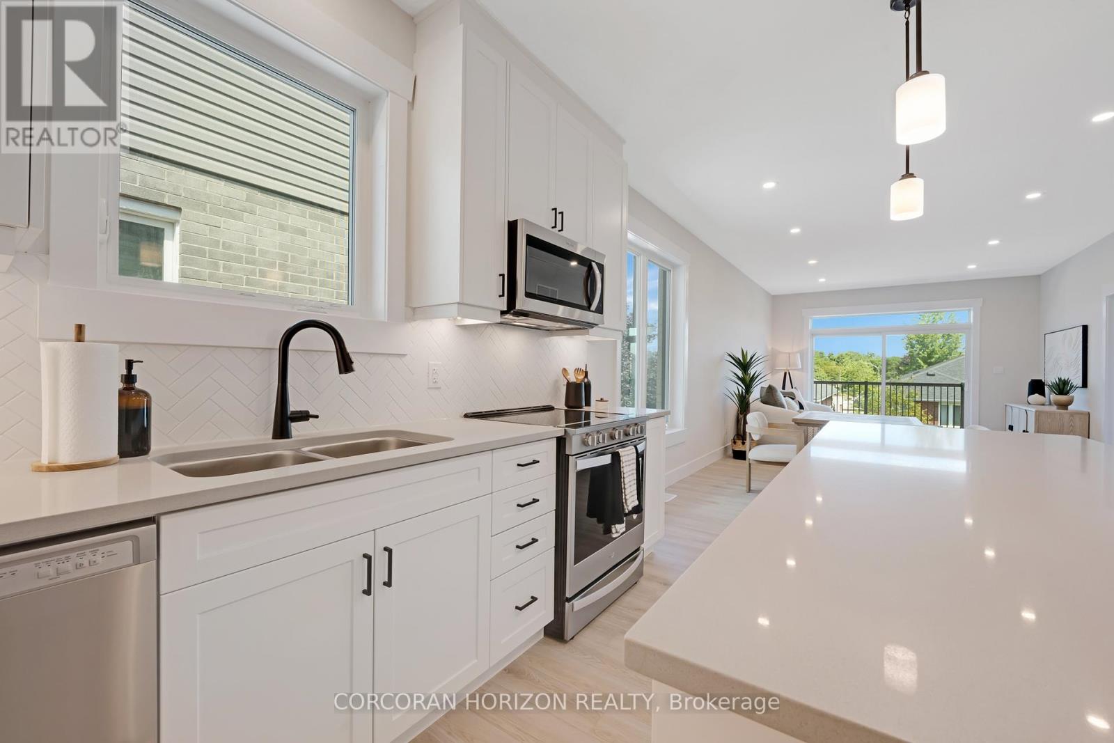 52 Moon Crescent, Cambridge, Ontario  N1S 5A7 - Photo 9 - X12739388