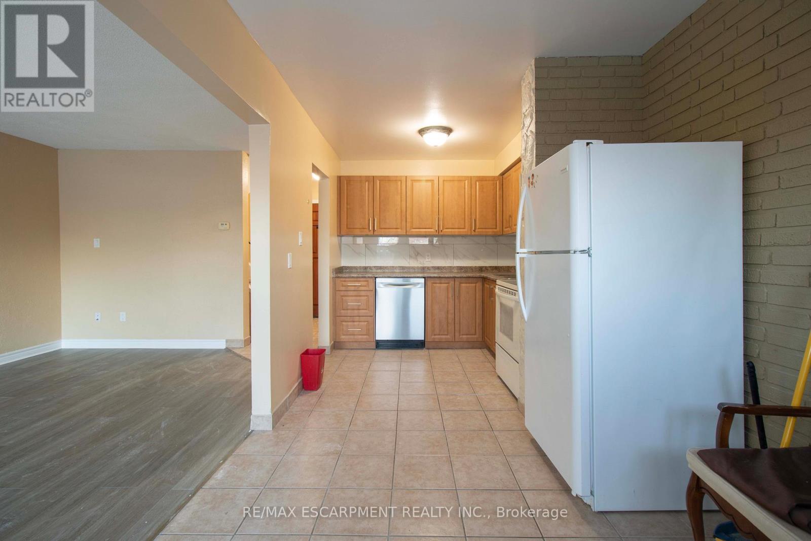 23 - 153 Limeridge Road W, Hamilton, Ontario  L9C 2V3 - Photo 11 - X12739434