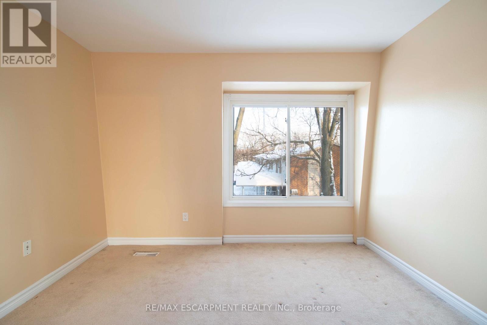 23 - 153 Limeridge Road W, Hamilton, Ontario  L9C 2V3 - Photo 22 - X12739434