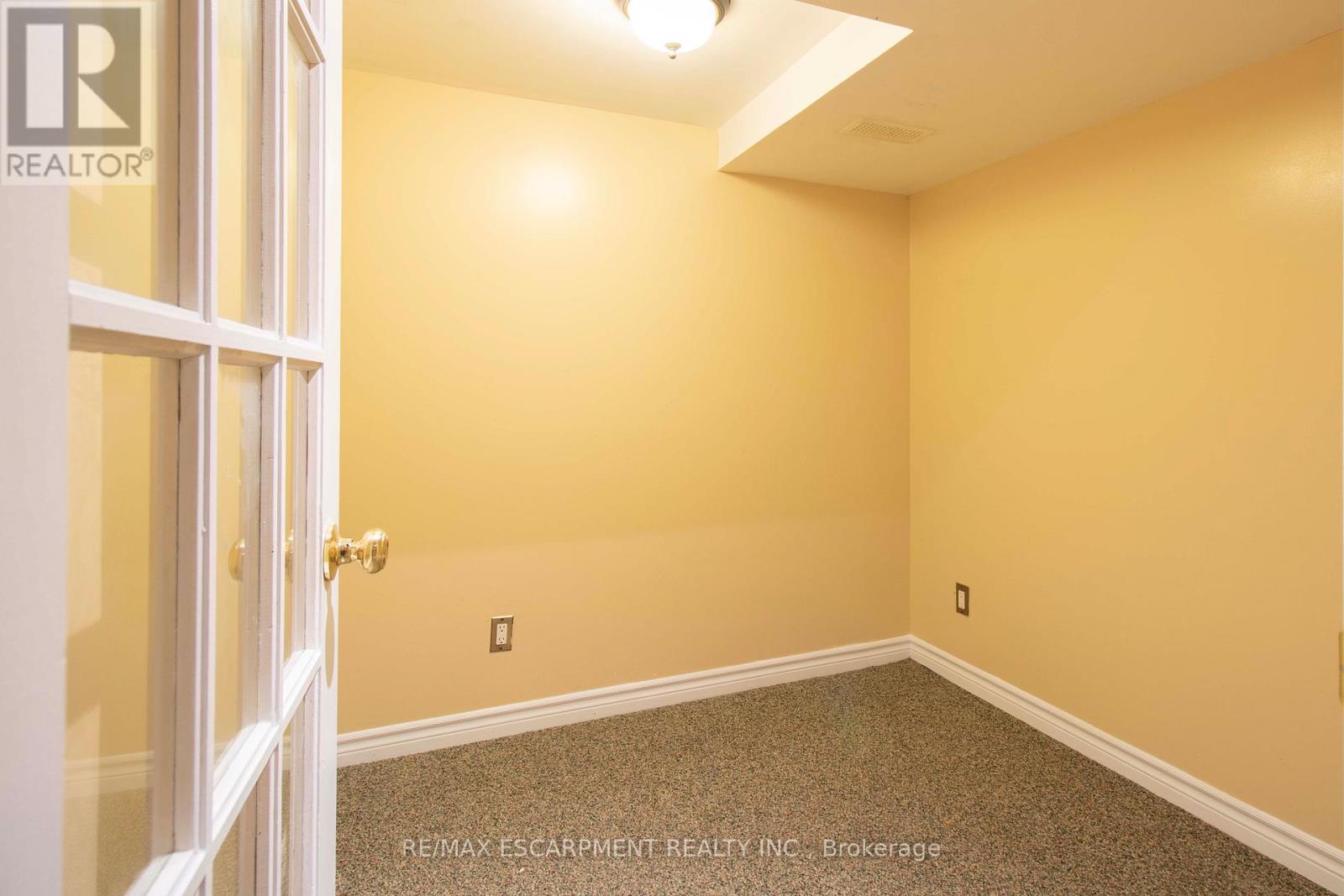 23 - 153 Limeridge Road W, Hamilton, Ontario  L9C 2V3 - Photo 26 - X12739434