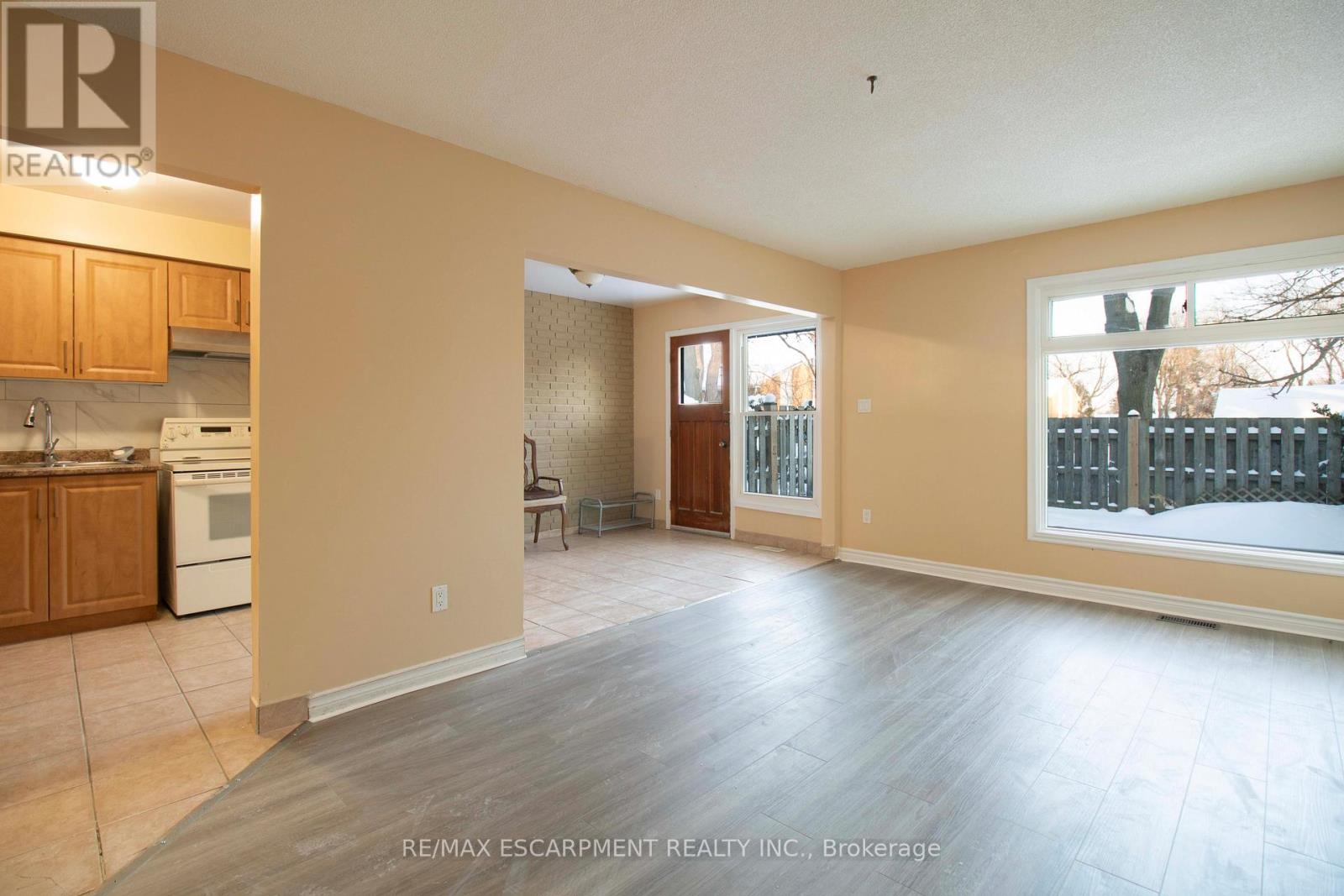 23 - 153 Limeridge Road W, Hamilton, Ontario  L9C 2V3 - Photo 8 - X12739434