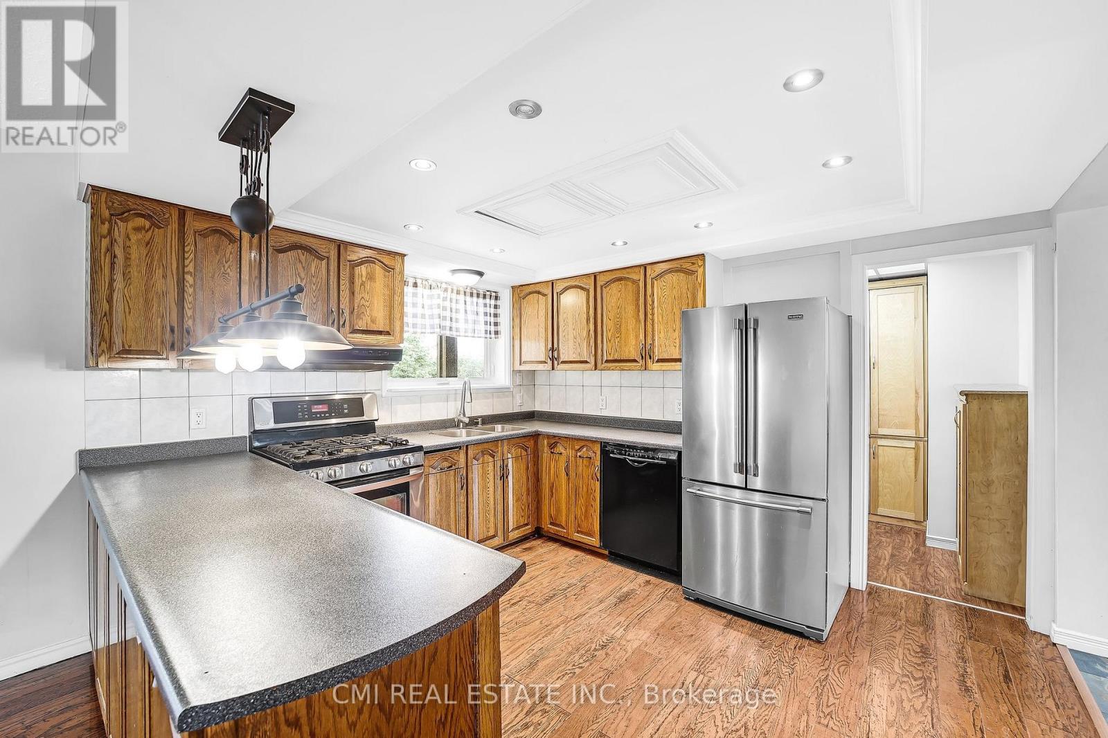 96 Elgin Street, Kawartha Lakes, Ontario  K9V 3W7 - Photo 12 - X12739480