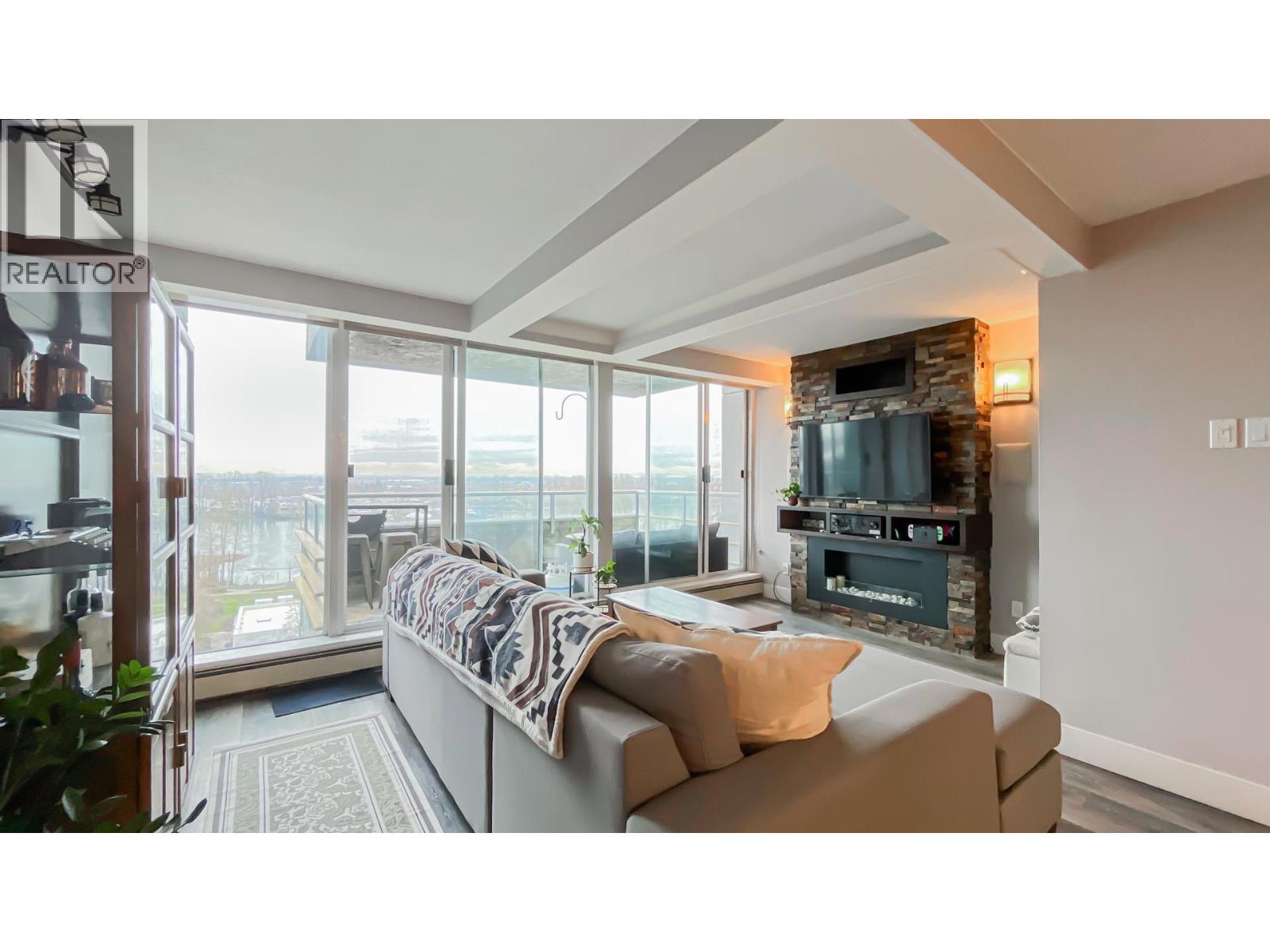 804 3061 N Kent Avenue, Vancouver, British Columbia  V5S 4P6 - Photo 3 - R3083645