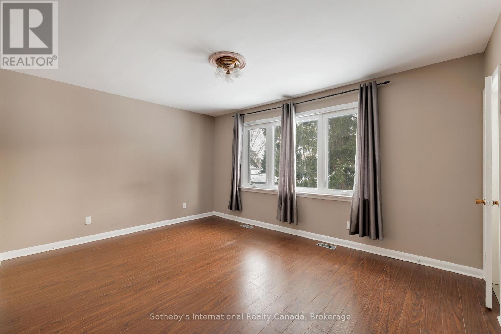 272 Pinehurst Drive, Oakville, Ontario  L6J 4X3 - Photo 13 - W12737010