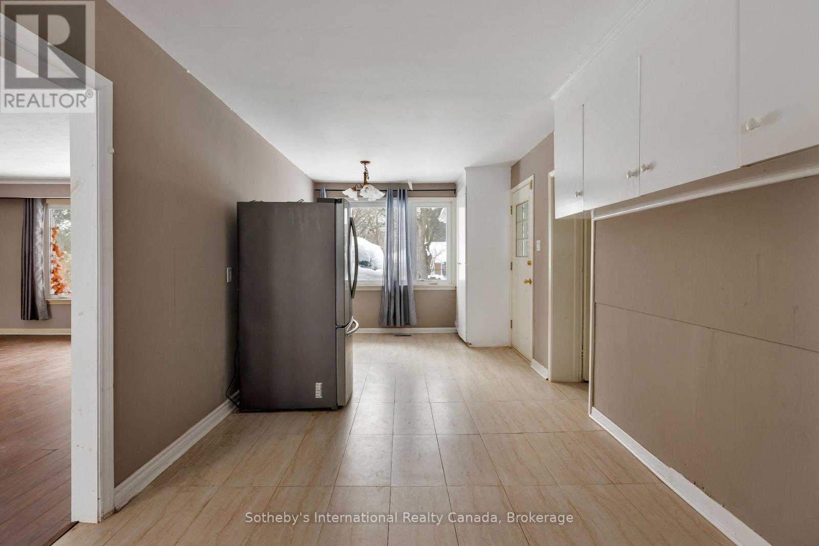 272 Pinehurst Drive, Oakville, Ontario  L6J 4X3 - Photo 10 - W12737010