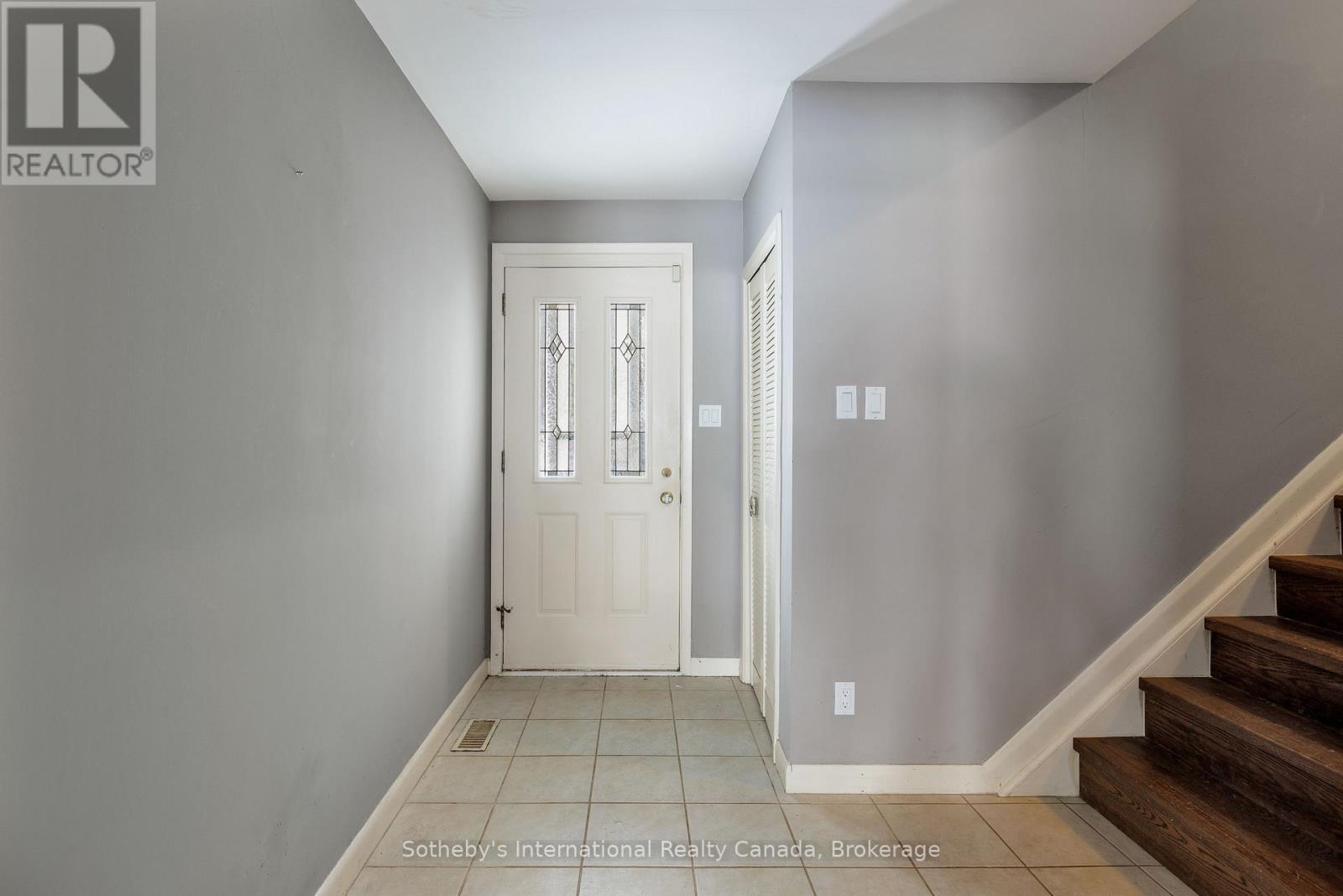 272 Pinehurst Drive, Oakville, Ontario  L6J 4X3 - Photo 4 - W12737010