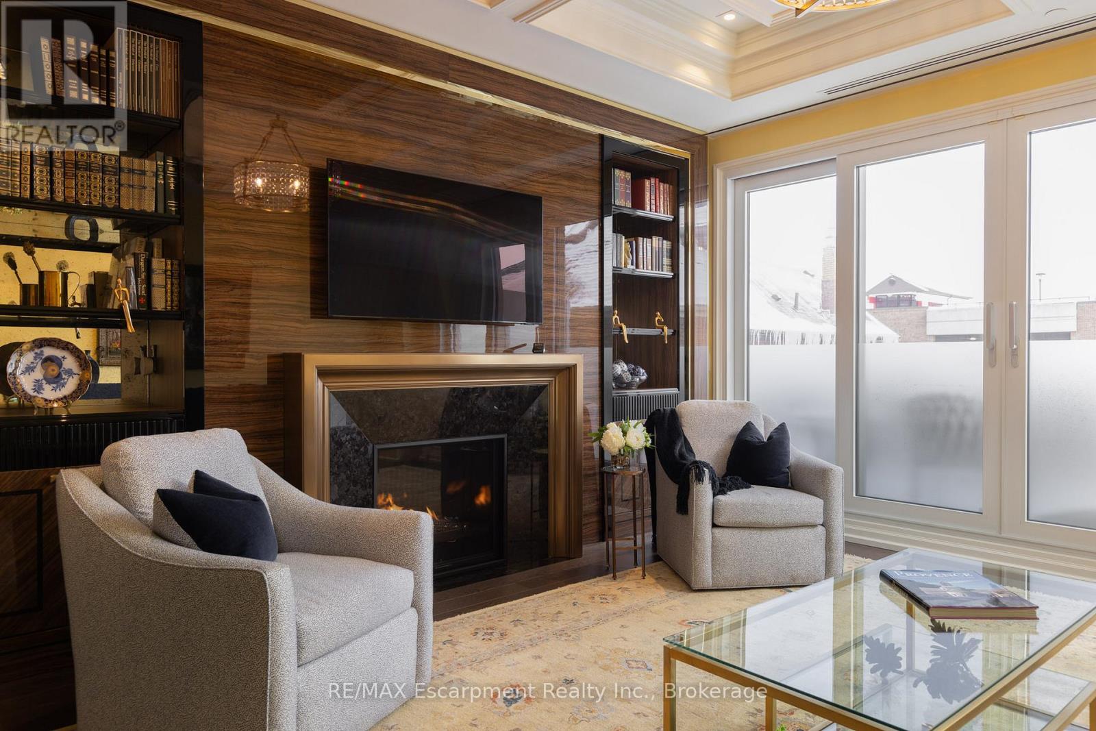 209 - 300 Randall Street, Oakville, Ontario  L6J 1R1 - Photo 10 - W12739526