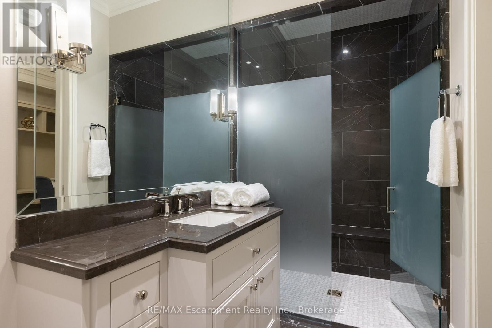 209 - 300 Randall Street, Oakville, Ontario  L6J 1R1 - Photo 23 - W12739526