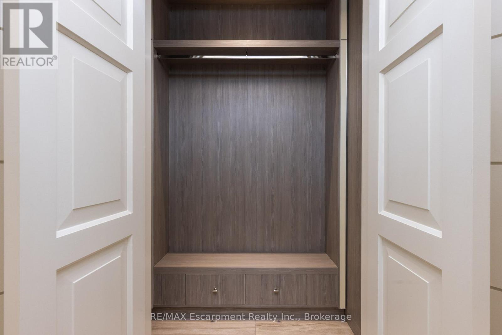 209 - 300 Randall Street, Oakville, Ontario  L6J 1R1 - Photo 29 - W12739526