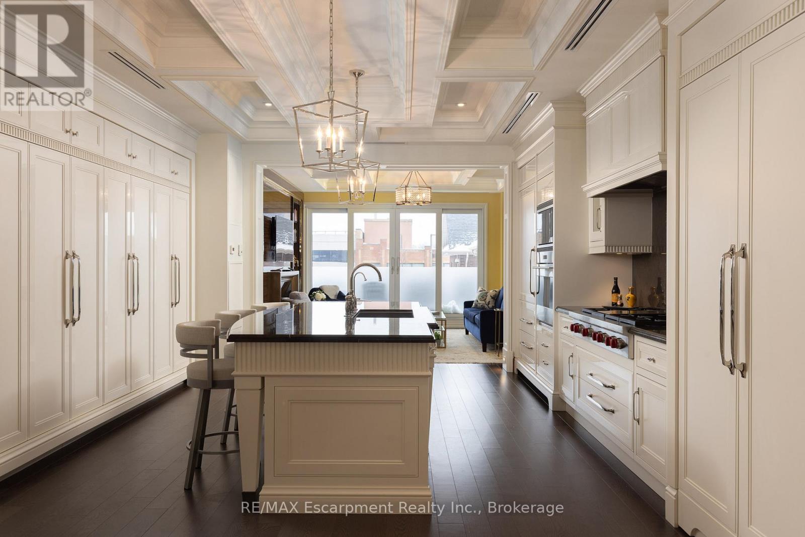 209 - 300 Randall Street, Oakville, Ontario  L6J 1R1 - Photo 4 - W12739526