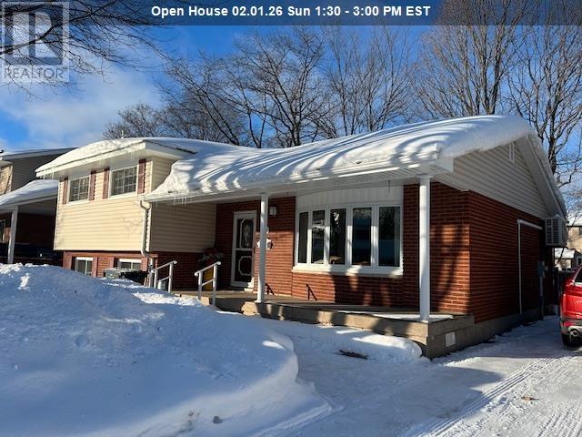 124 Pleasant Dr, Sault Ste. Marie, Ontario  P6B 4E2 - Photo 1 - SM260088