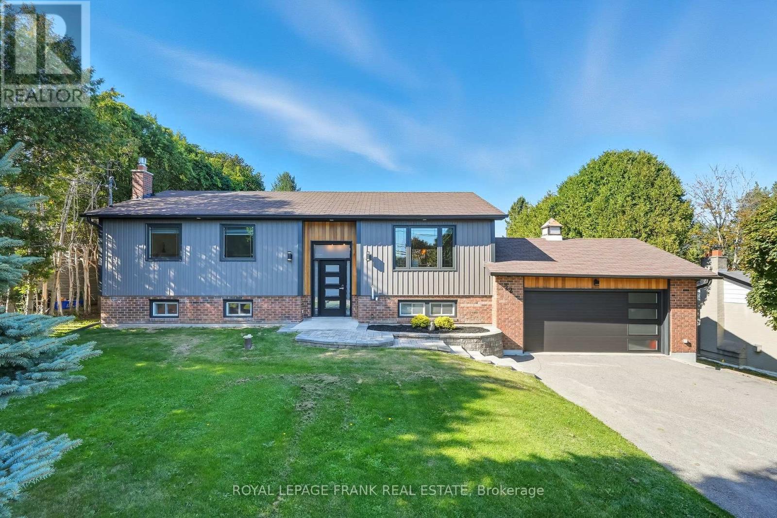 22 YOUNG STREET, Uxbridge, Ontario