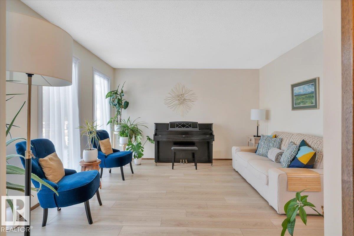 4240 38 St Nw Nw, Edmonton, Alberta  T6L 4K4 - Photo 11 - E4471461