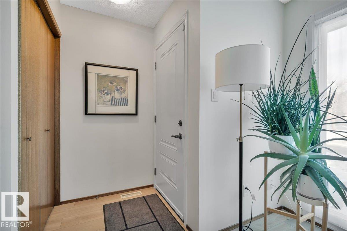 4240 38 St Nw Nw, Edmonton, Alberta  T6L 4K4 - Photo 10 - E4471461