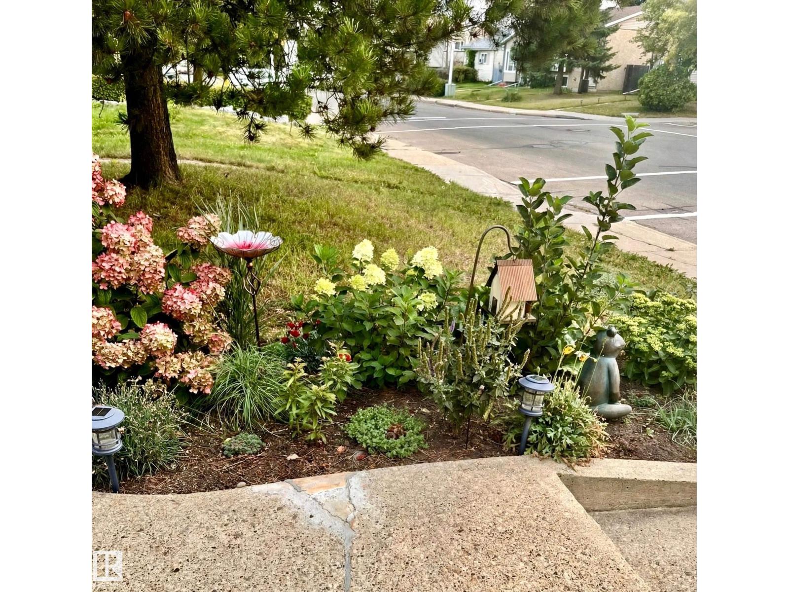 4240 38 St Nw Nw, Edmonton, Alberta  T6L 4K4 - Photo 9 - E4471461