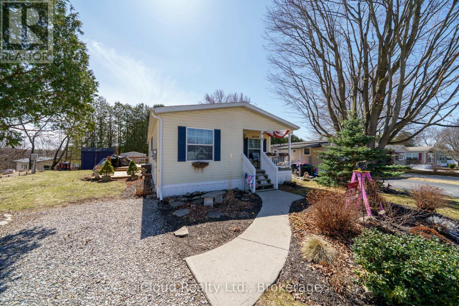 23 Macpherson Crescent, Hamilton, Ontario  N0B 2J0 - Photo 2 - X12056945