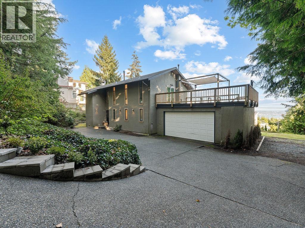 1040 CRESTLINE ROAD, West Vancouver, British Columbia