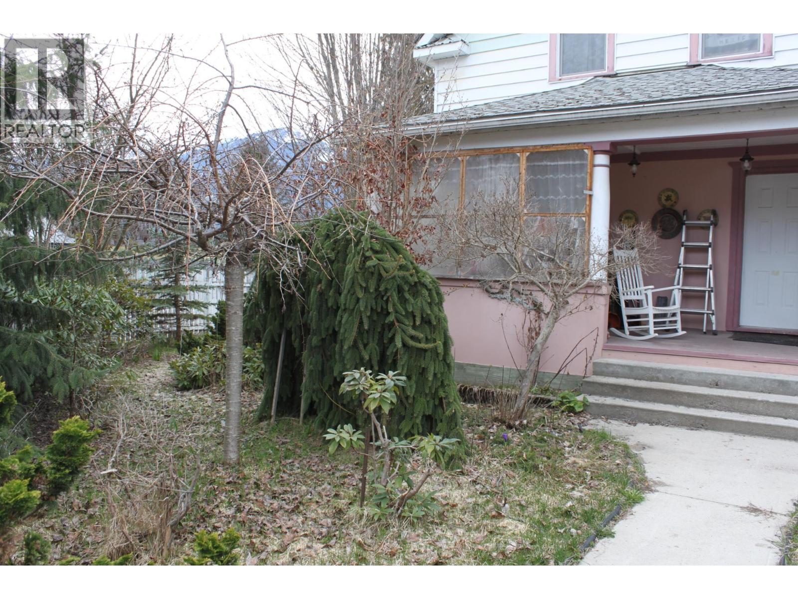 102 1st Avenue, Nakusp, British Columbia V0G 1R0 - Photo 3 - 2474550