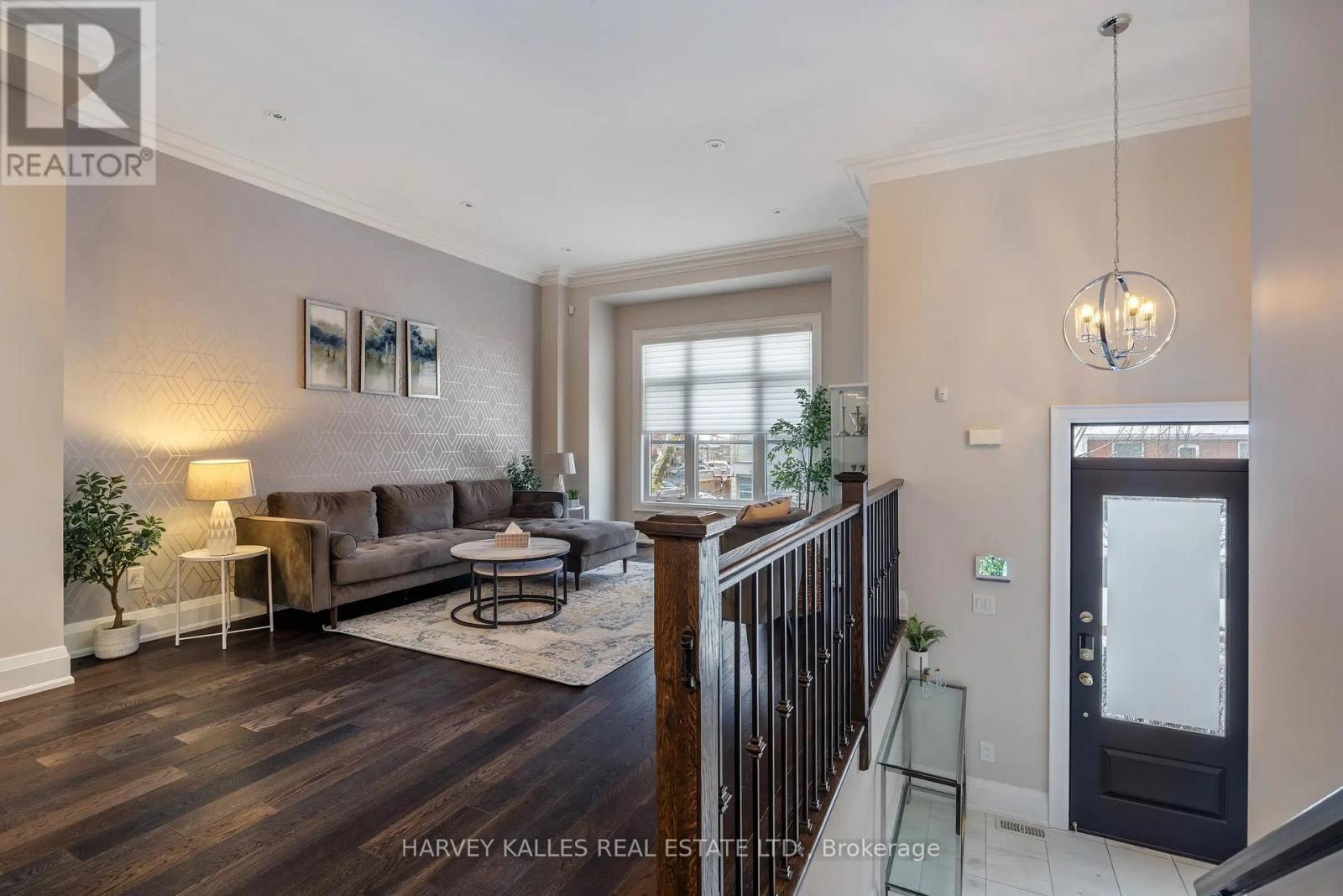 575 Fairlawn Avenue, Toronto, Ontario  M5M 1V7 - Photo 4 - C12739580