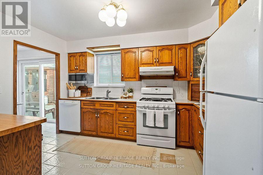 998 Cardinal Court, Oshawa, Ontario  L1G 6Y4 - Photo 10 - E12739560