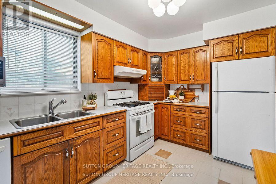 998 Cardinal Court, Oshawa, Ontario  L1G 6Y4 - Photo 9 - E12739560