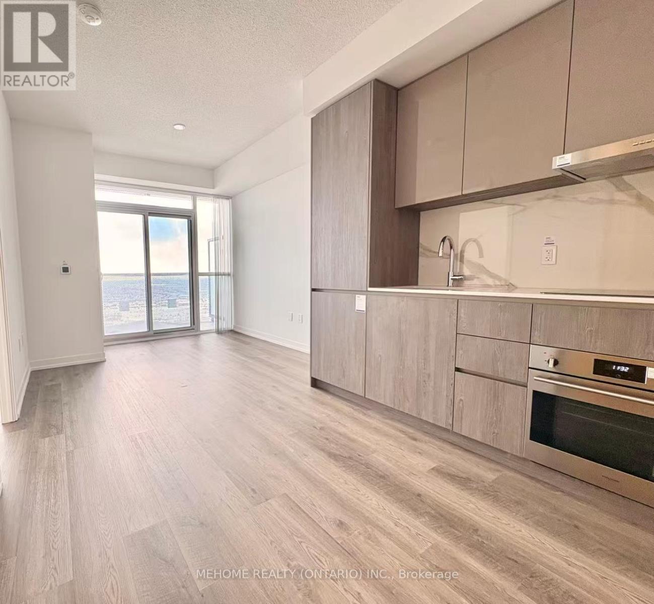 5210 - 8 Interchange Way, Vaughan, Ontario  L4K 5Z7 - Photo 5 - N12739536