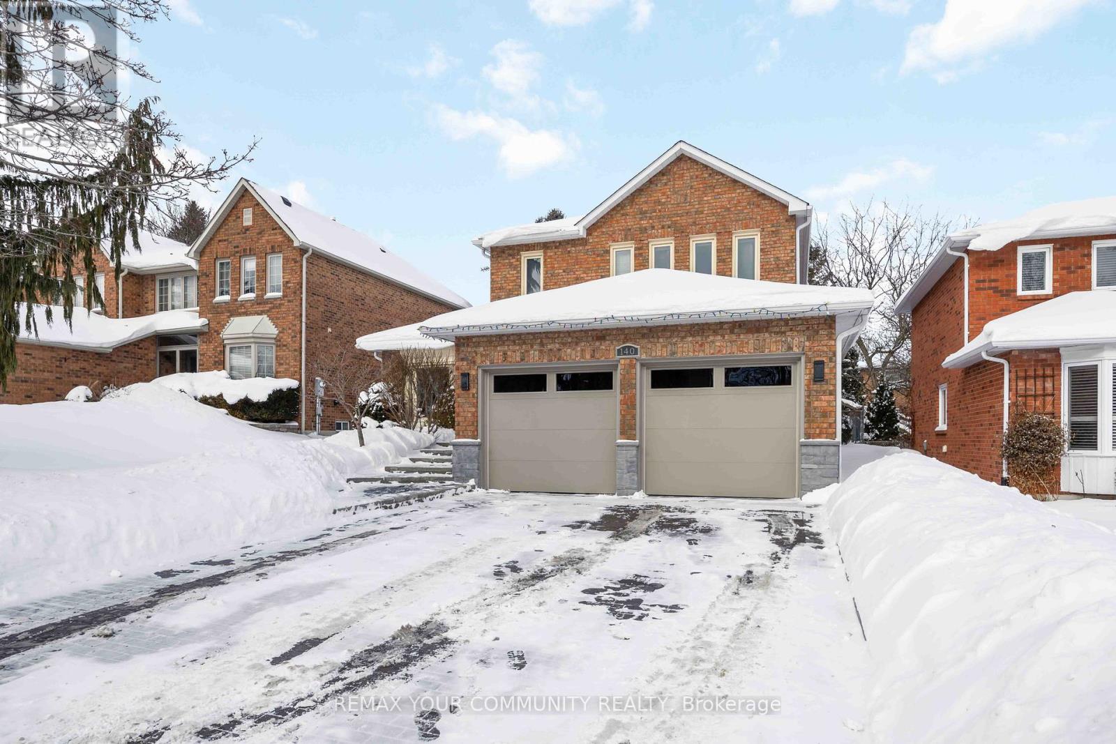 140 Heathwood Heights Drive, Aurora, Ontario  L4G 4W2 - Photo 2 - N12737572