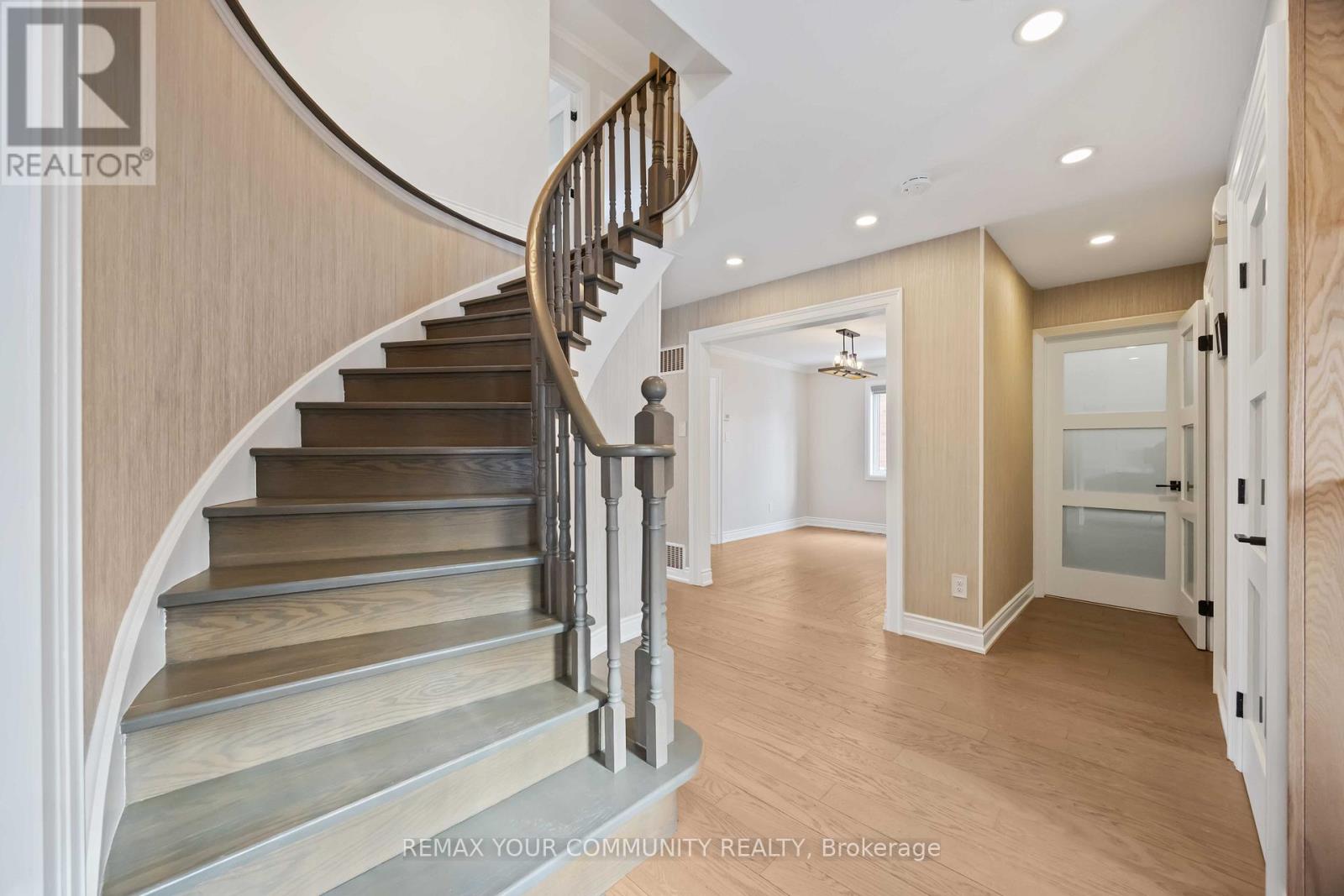 140 Heathwood Heights Drive, Aurora, Ontario  L4G 4W2 - Photo 8 - N12737572