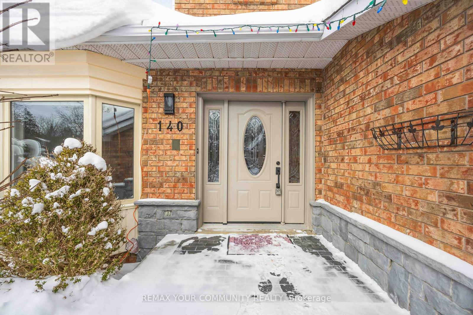 140 Heathwood Heights Drive, Aurora, Ontario  L4G 4W2 - Photo 4 - N12737572