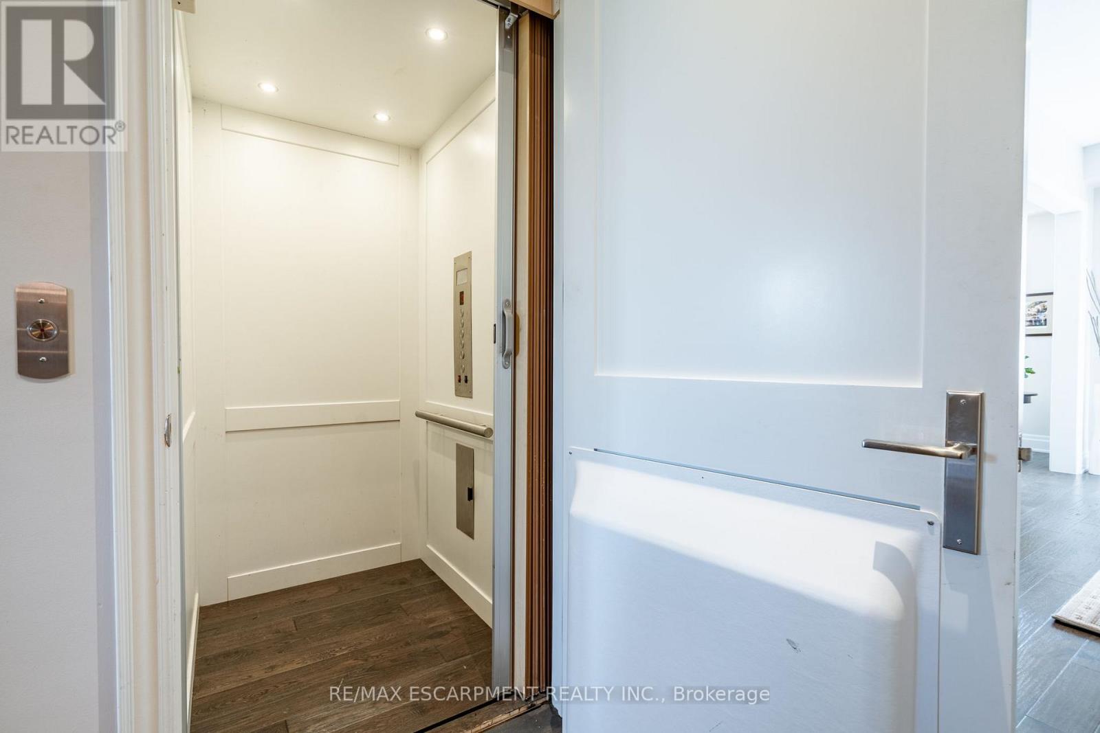 190 Dorval Drive, Oakville, Ontario  L6K 0H3 - Photo 12 - W12739554