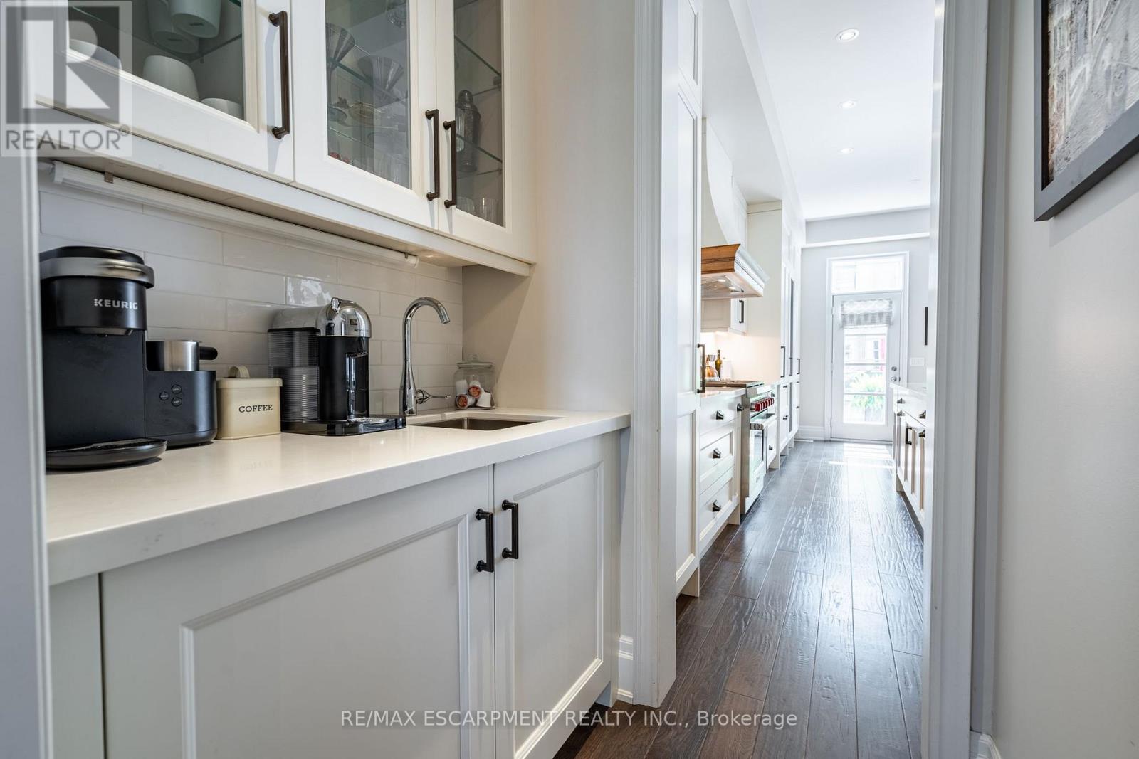 190 Dorval Drive, Oakville, Ontario  L6K 0H3 - Photo 13 - W12739554