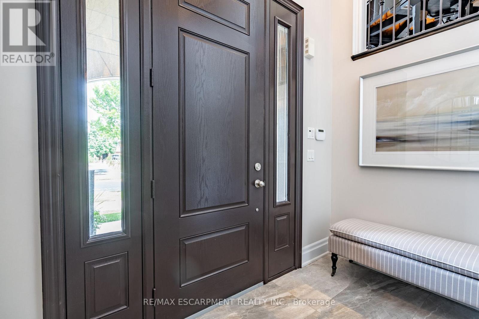 190 Dorval Drive, Oakville, Ontario  L6K 0H3 - Photo 5 - W12739554