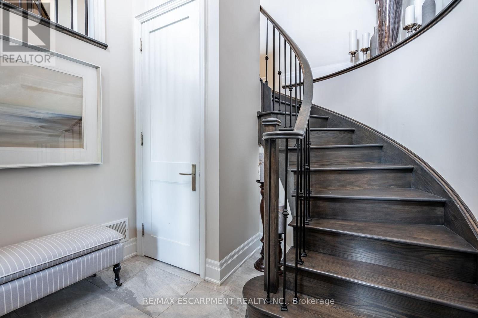 190 Dorval Drive, Oakville, Ontario  L6K 0H3 - Photo 6 - W12739554