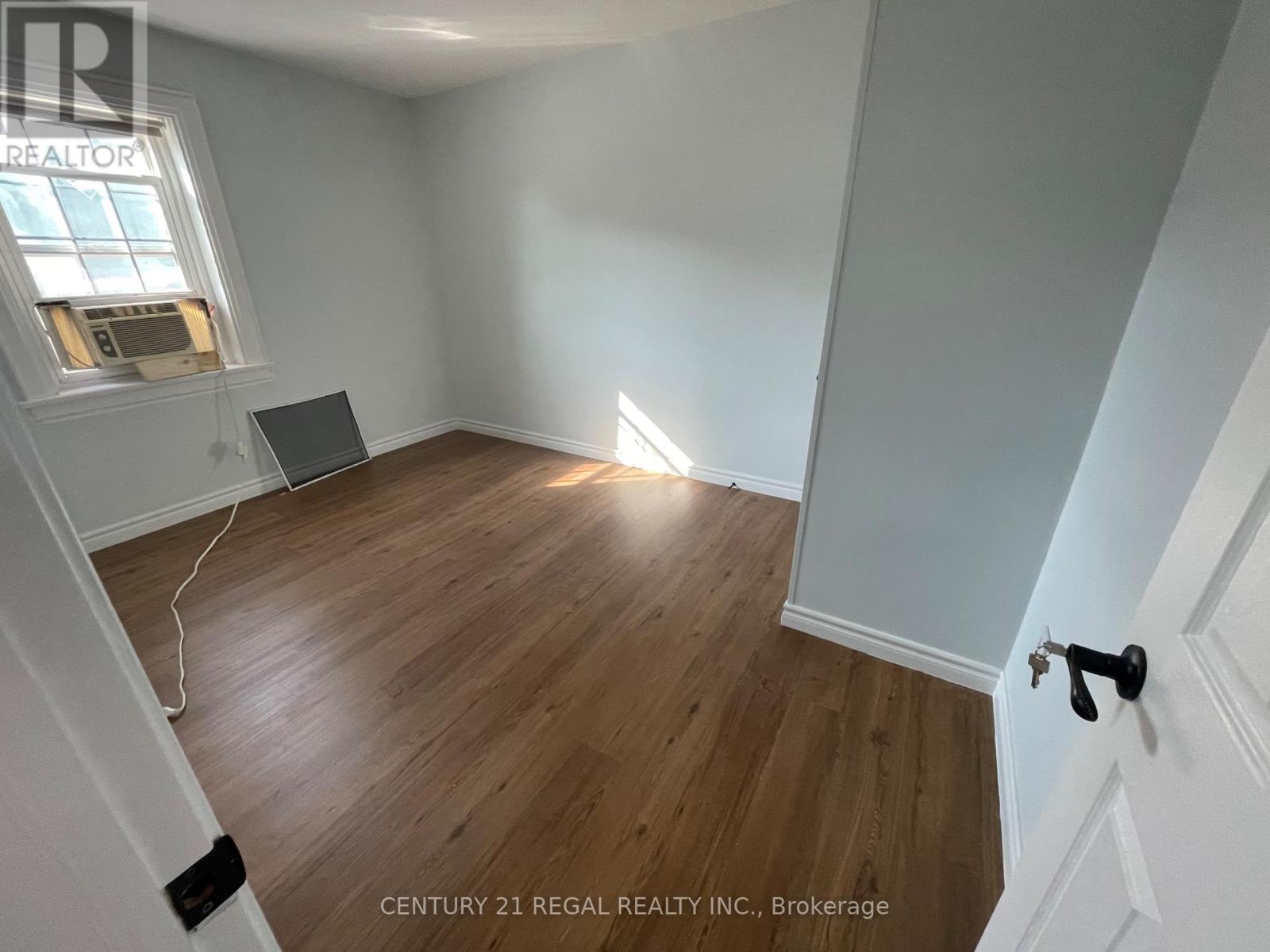 215 B Queen Street, Mississauga, Ontario  L5M 1L6 - Photo 4 - W12739558