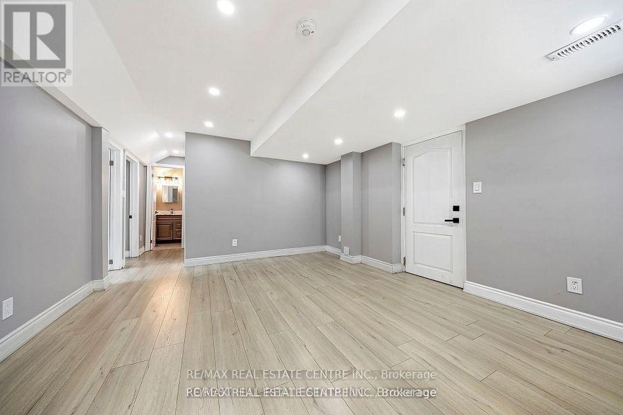 928 Dice Way, Milton, Ontario  L9T 8C9 - Photo 3 - W12739564