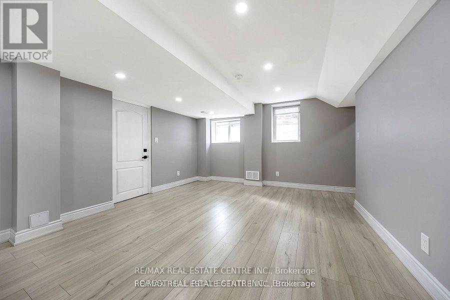 928 Dice Way, Milton, Ontario  L9T 8C9 - Photo 4 - W12739564