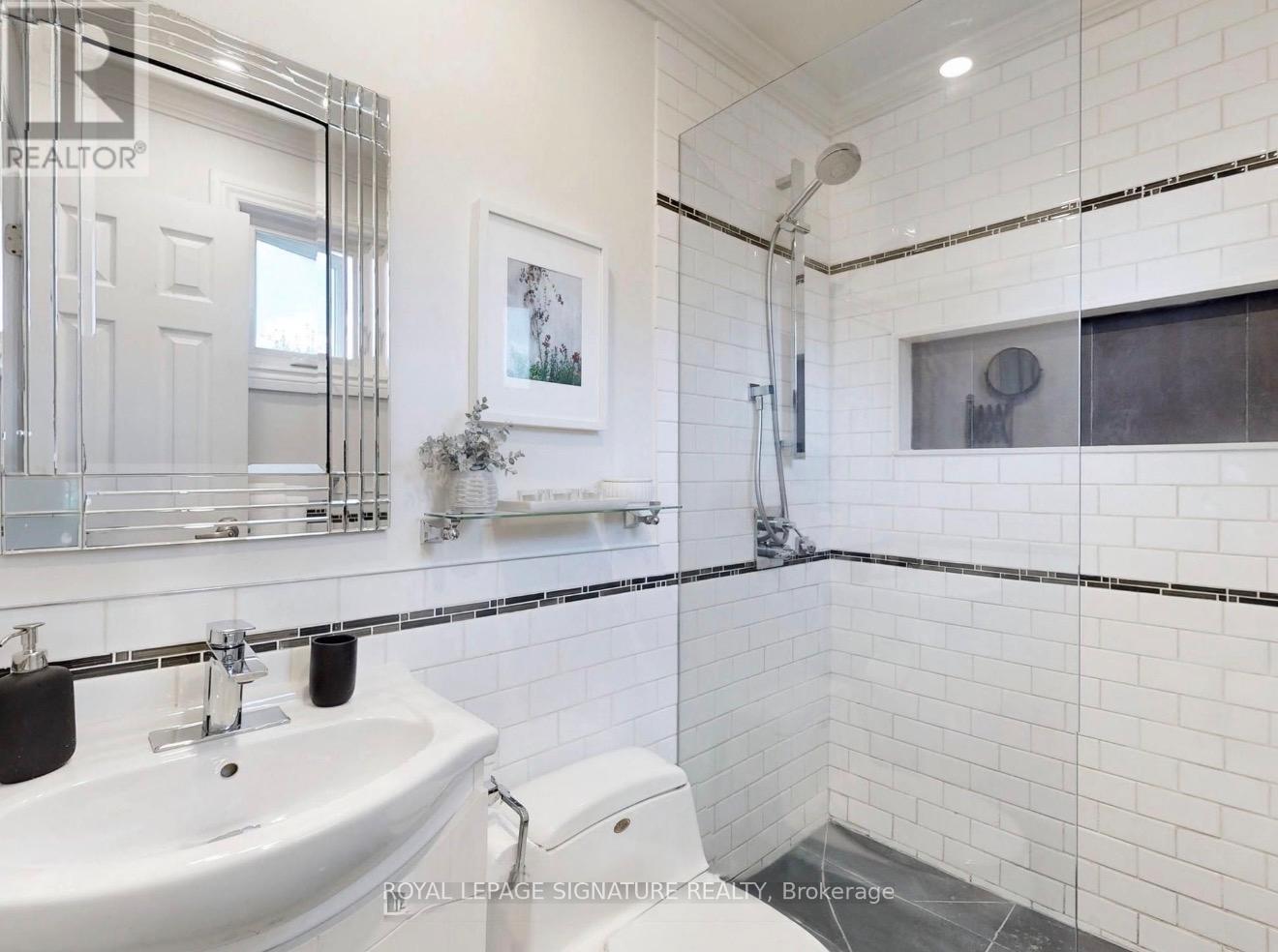 Room - 462 Luzon Crescent, Mississauga, Ontario  L5B 3W9 - Photo 12 - W12739594