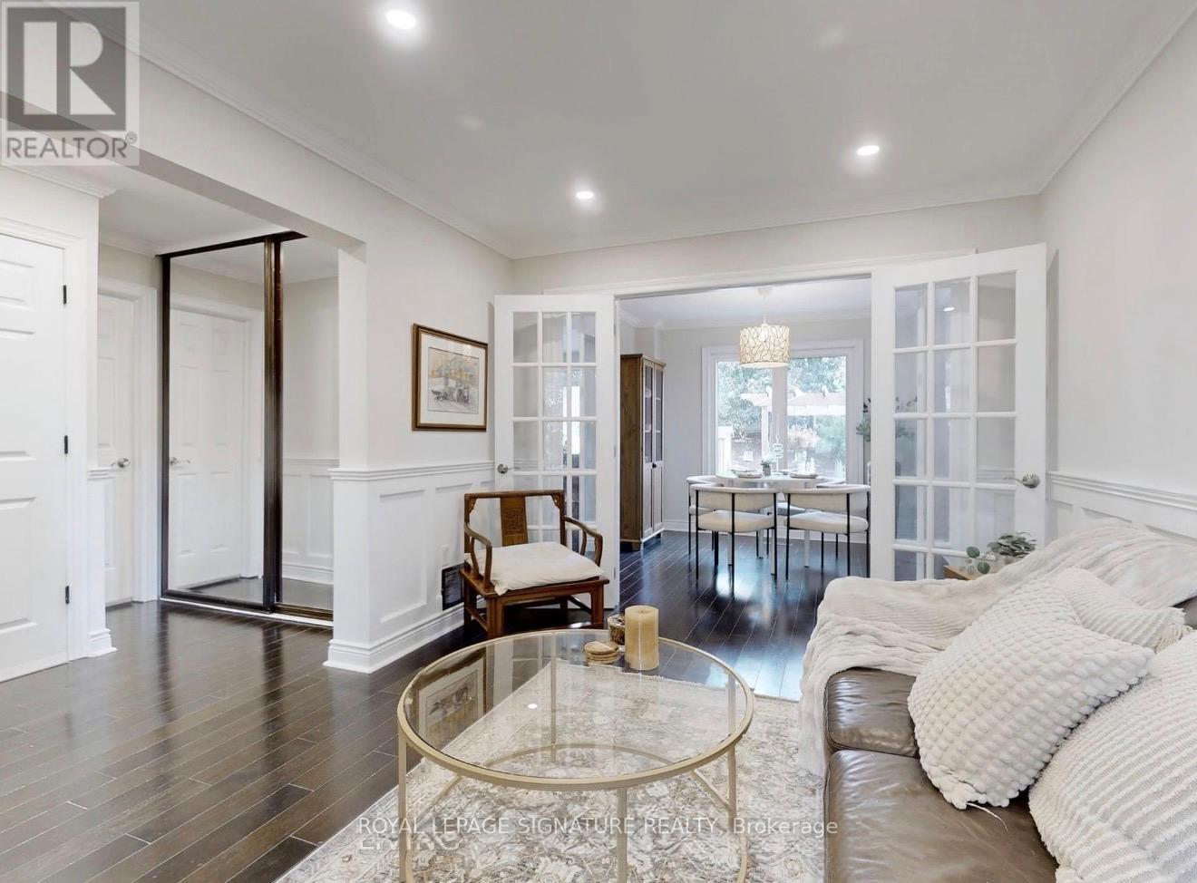 Room - 462 Luzon Crescent, Mississauga, Ontario  L5B 3W9 - Photo 3 - W12739594