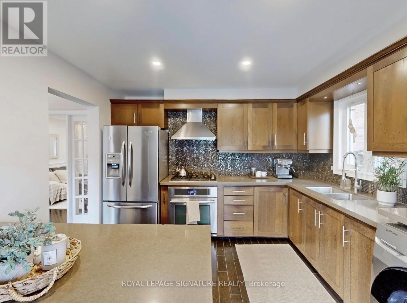 Room - 462 Luzon Crescent, Mississauga, Ontario  L5B 3W9 - Photo 5 - W12739594